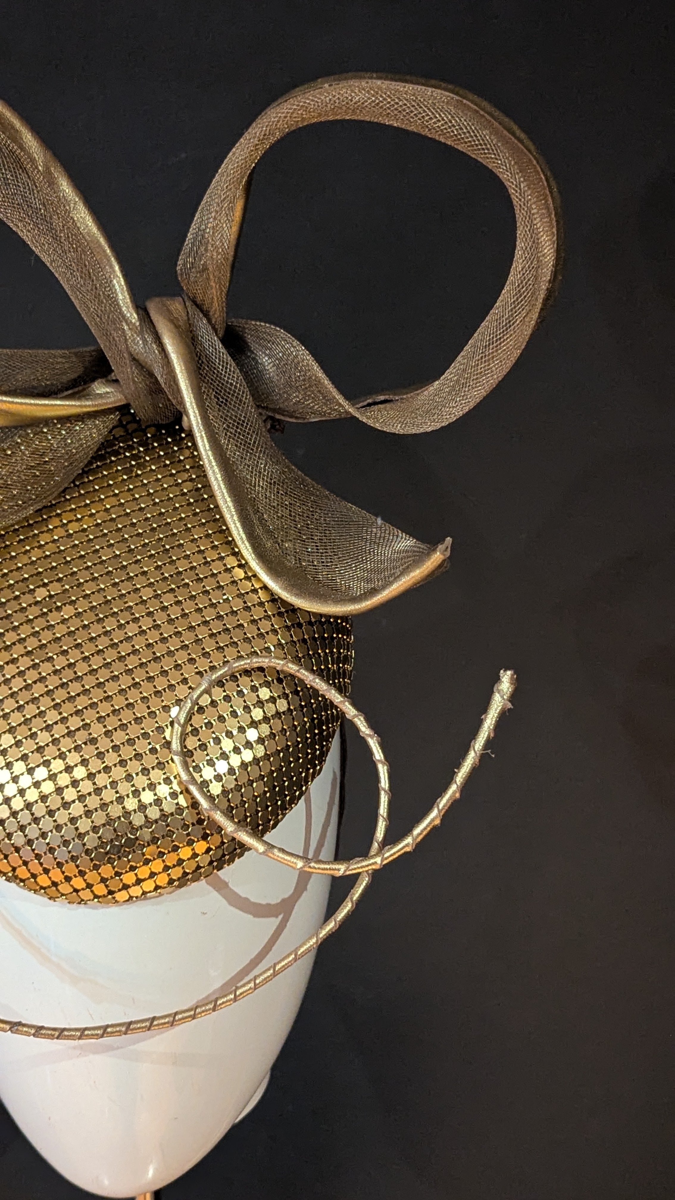 Bold Bow Golden Glomesh