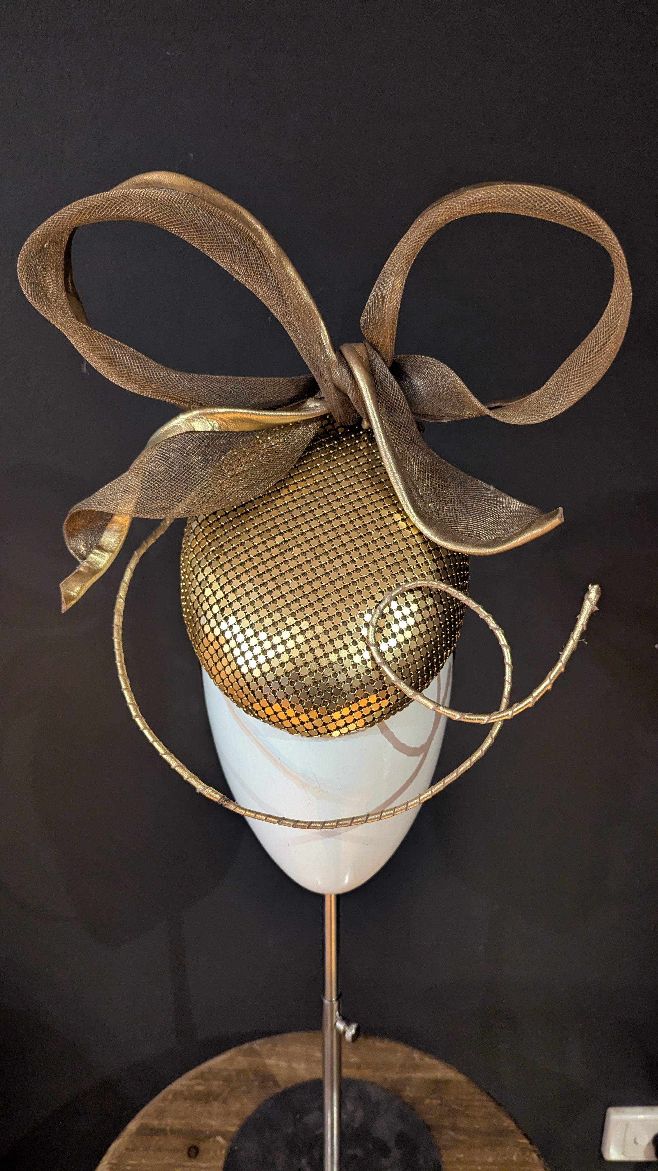 Bold Bow Golden Glomesh