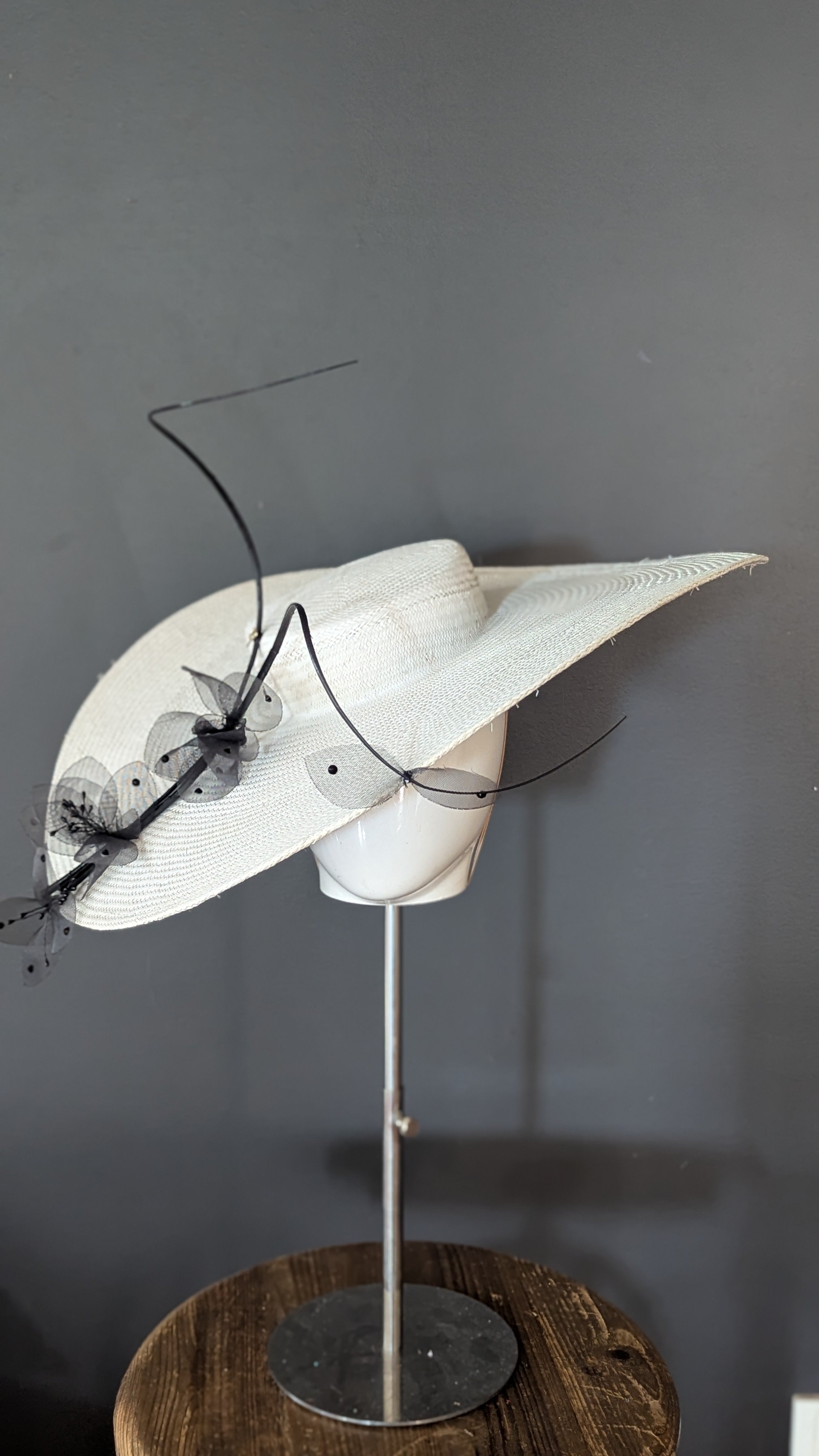 Derby Glamour Swept Wide Brim
